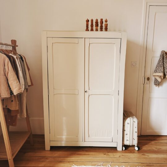 Armoire en bois vintage