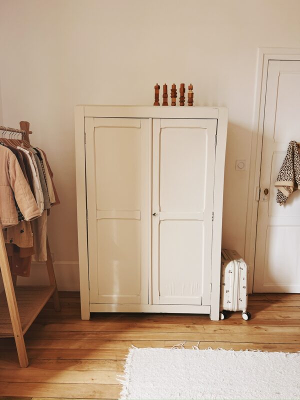 Armoire en bois vintage