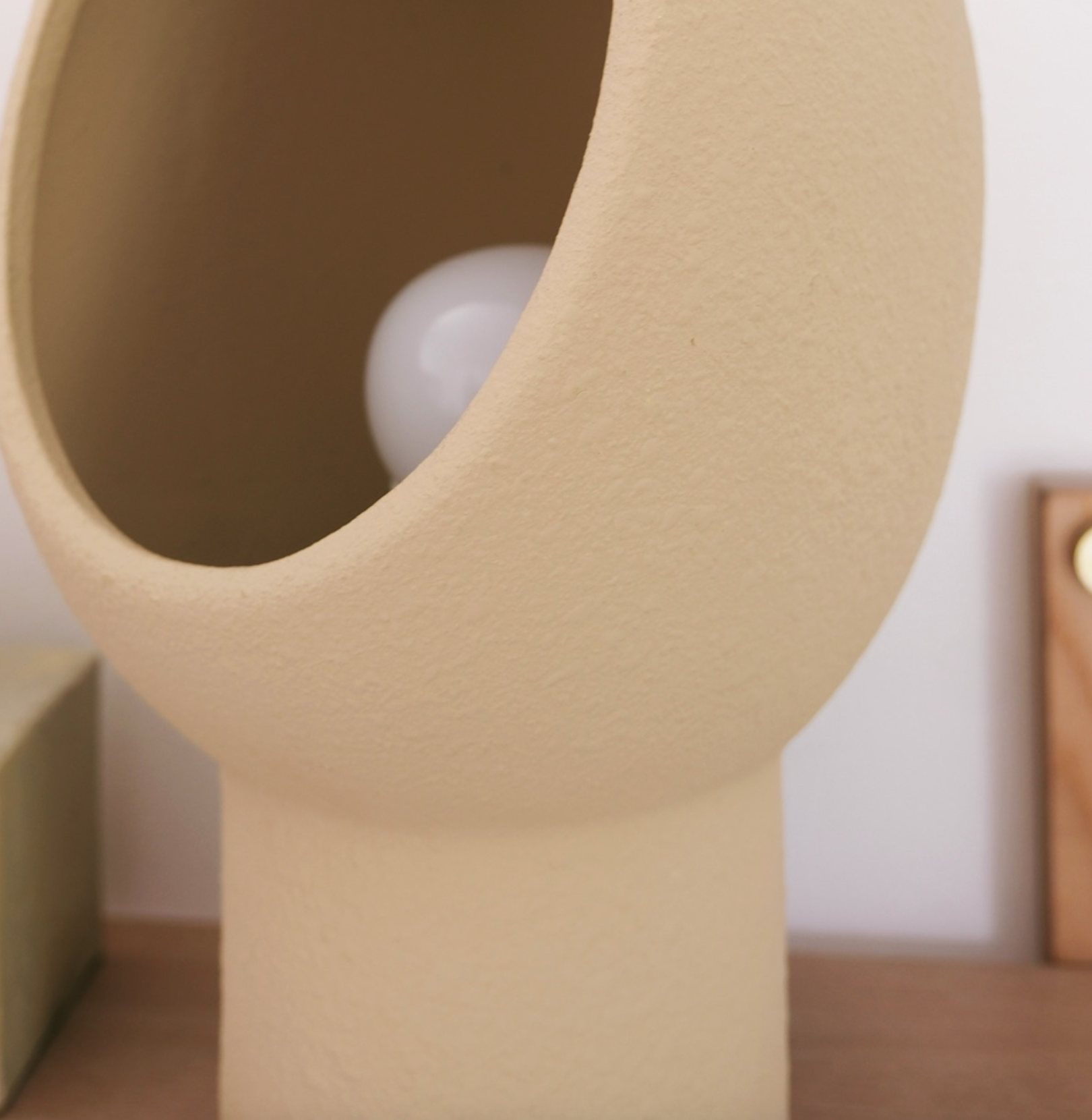 lampe a poser en céramique beige