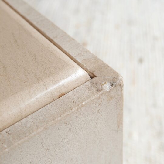 table basse travertin vintage détail