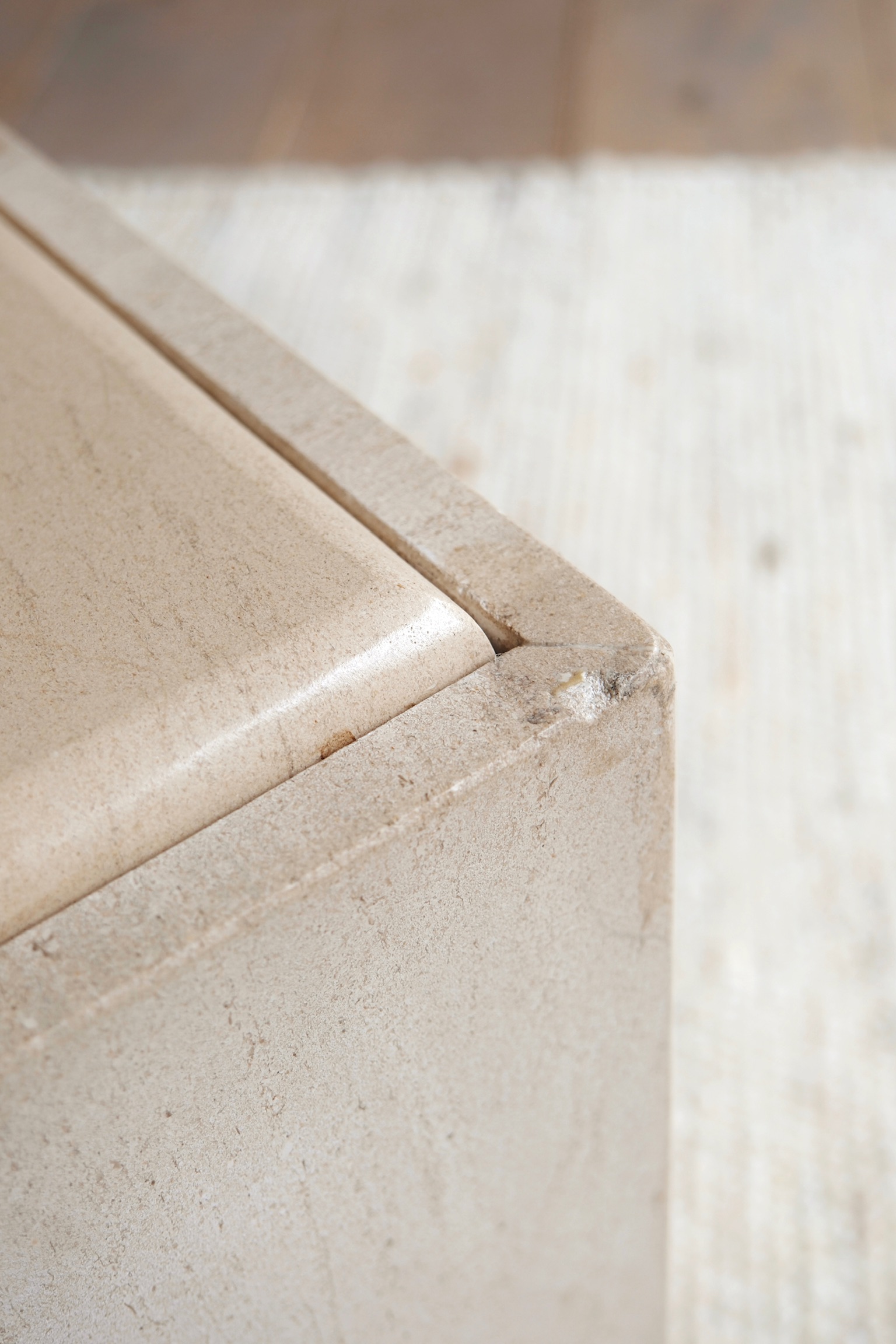 table basse travertin vintage détail