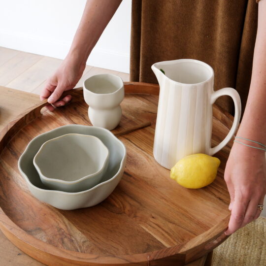 Grand plateau de service en bois – Image 1