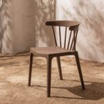 Chaise de jardin marron