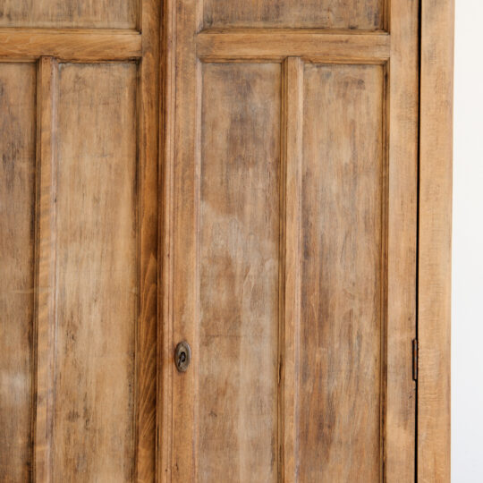 Armoire parisienne vintage en bois – Image 3