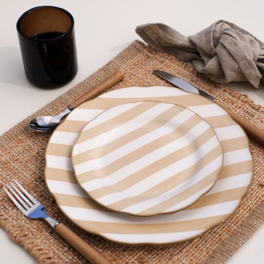 Assiettes rayées