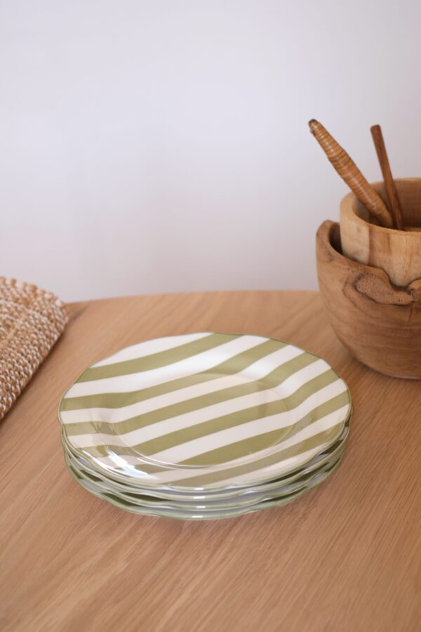 Assiettes rayées kaki