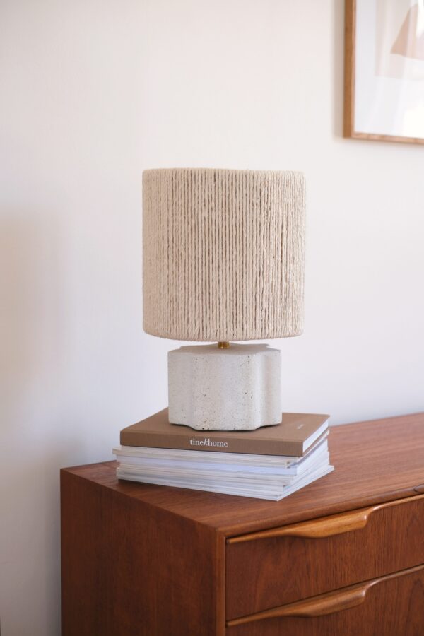 lampe à poser béton blanc