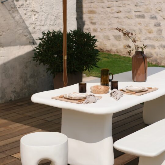 Table de jardin résine blanche