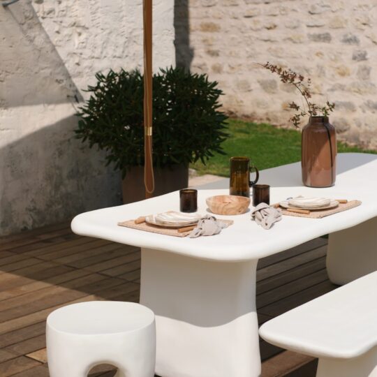 Table de jardin résine blanche