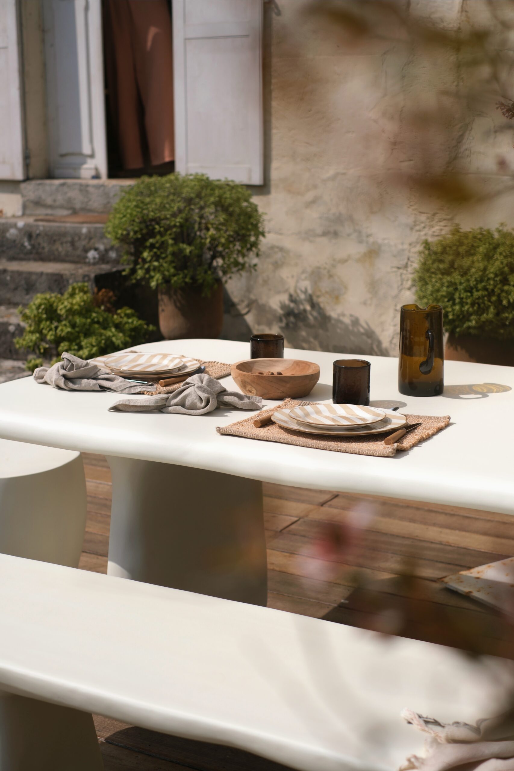 Table de jardin résine blanche