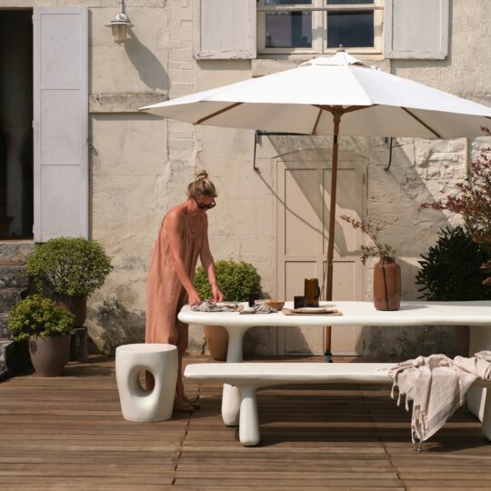 Table de jardin résine blanche
