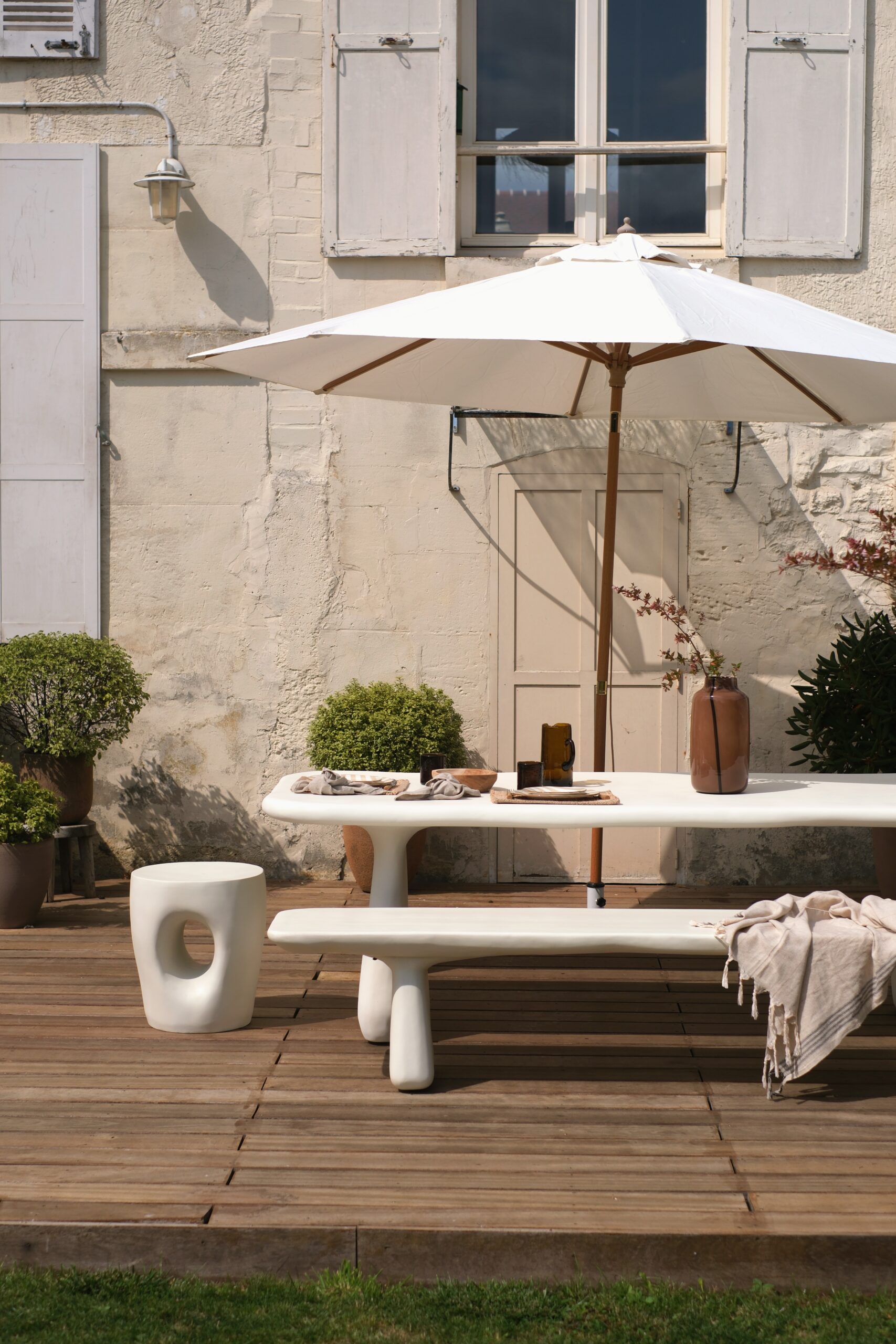 Table de jardin résine blanche