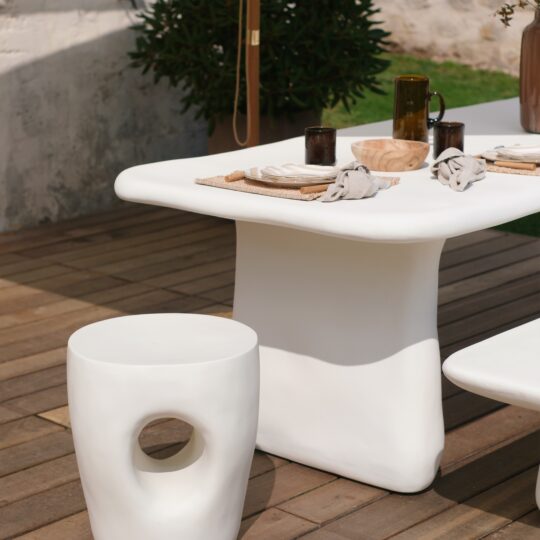 tabouret résine blanche