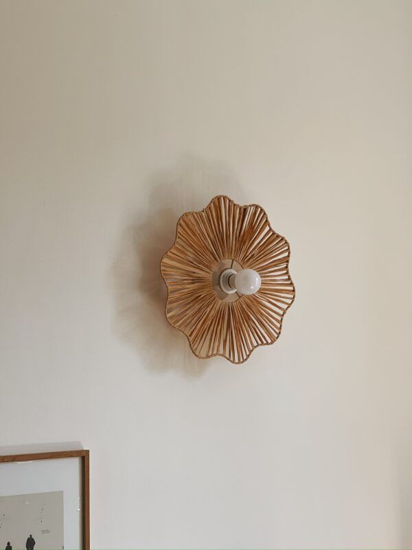 applique murale fleur en raphia