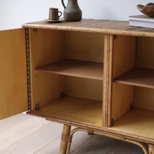 Buffet vintage en rotin détail