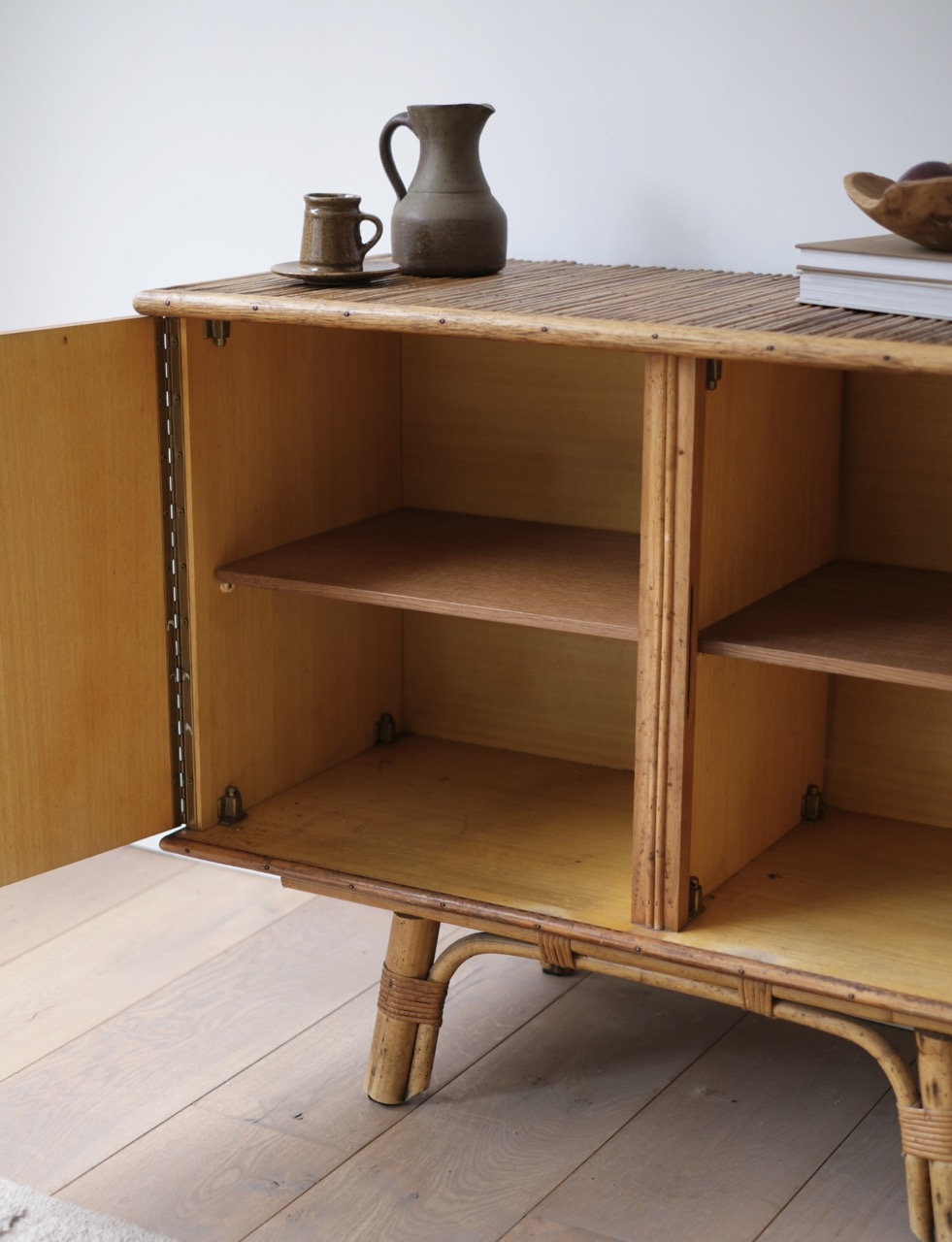 Buffet vintage en rotin détail