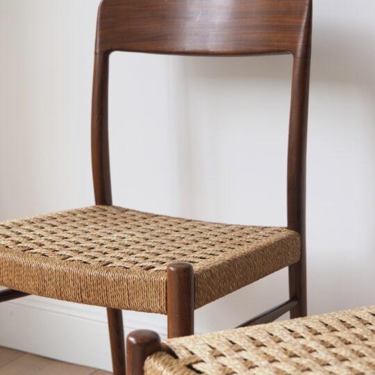 Paire de chaises vintage style Moller – Image 5