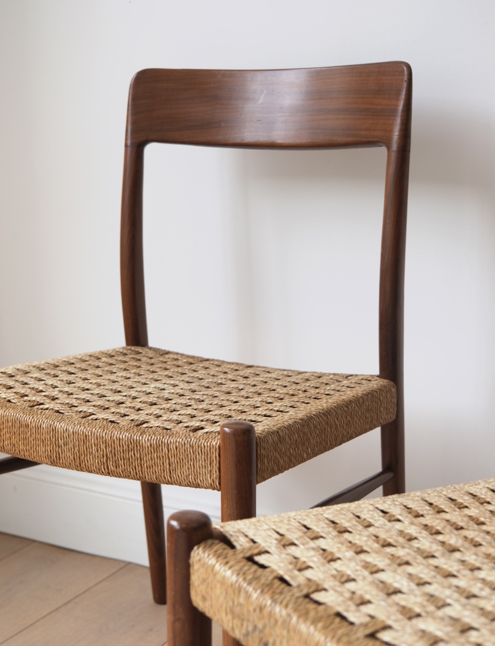 Paire de chaises vintage style Moller – Image 5
