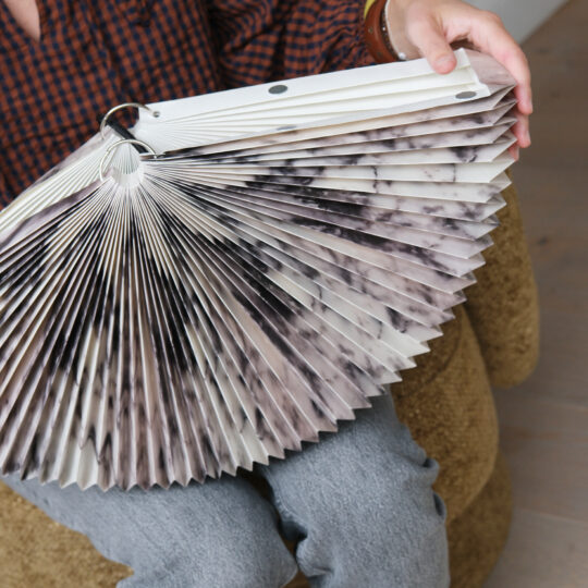 Suspension Origami en papier marbré - 3 tailles – Image 3
