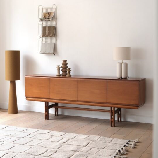 Enfilade en teck signée White & Newton – Image 2