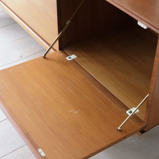Enfilade en teck signée White & Newton – Image 6