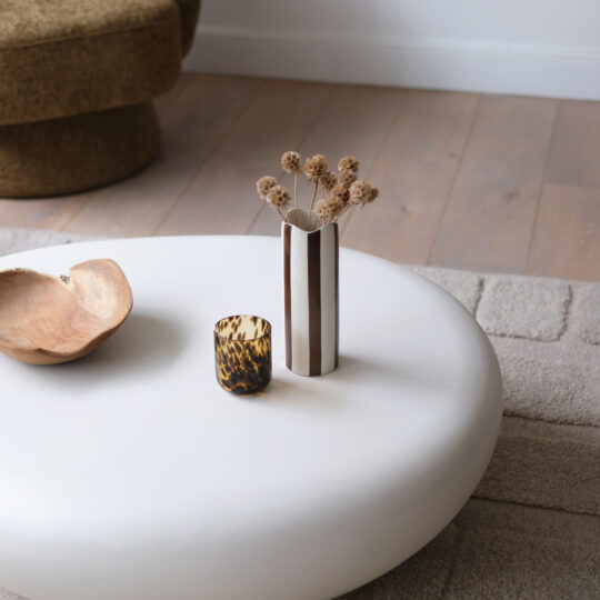 Table basse forme organique en microciment – Image 2