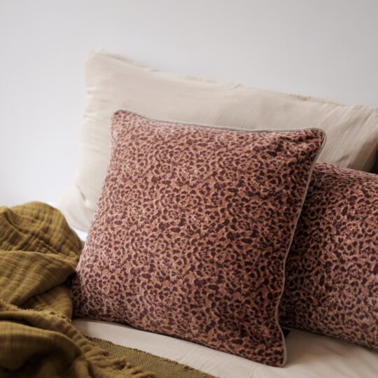 housse de coussin léopard mocaccino