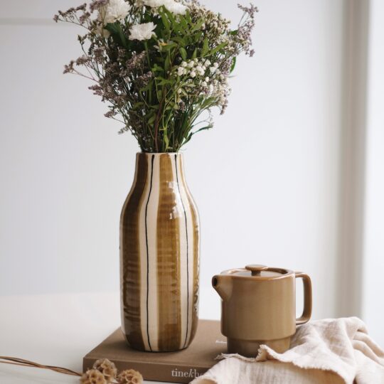 vase céramique rayé
