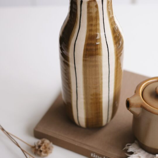 vase céramique rayé
