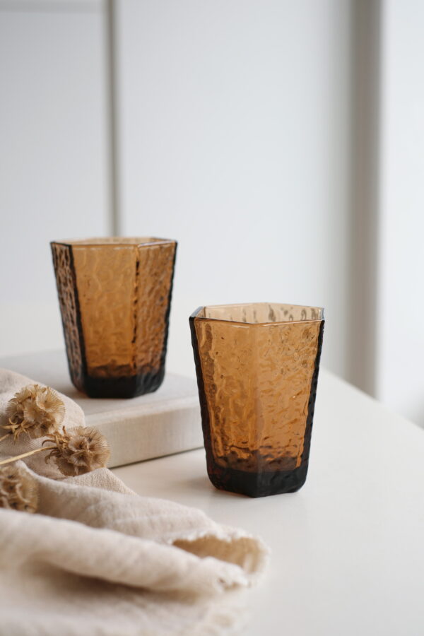 verre ambré à pied verre ambré à pied