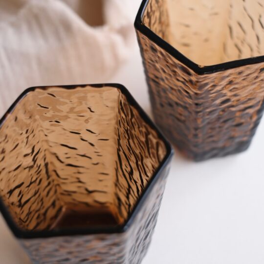 Set de 6 verres ambré effet martelé - pied ou gobelet – Image 2