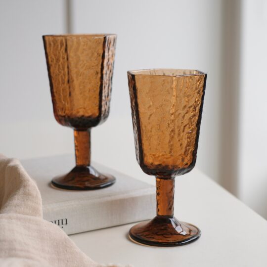 verre ambré à pied