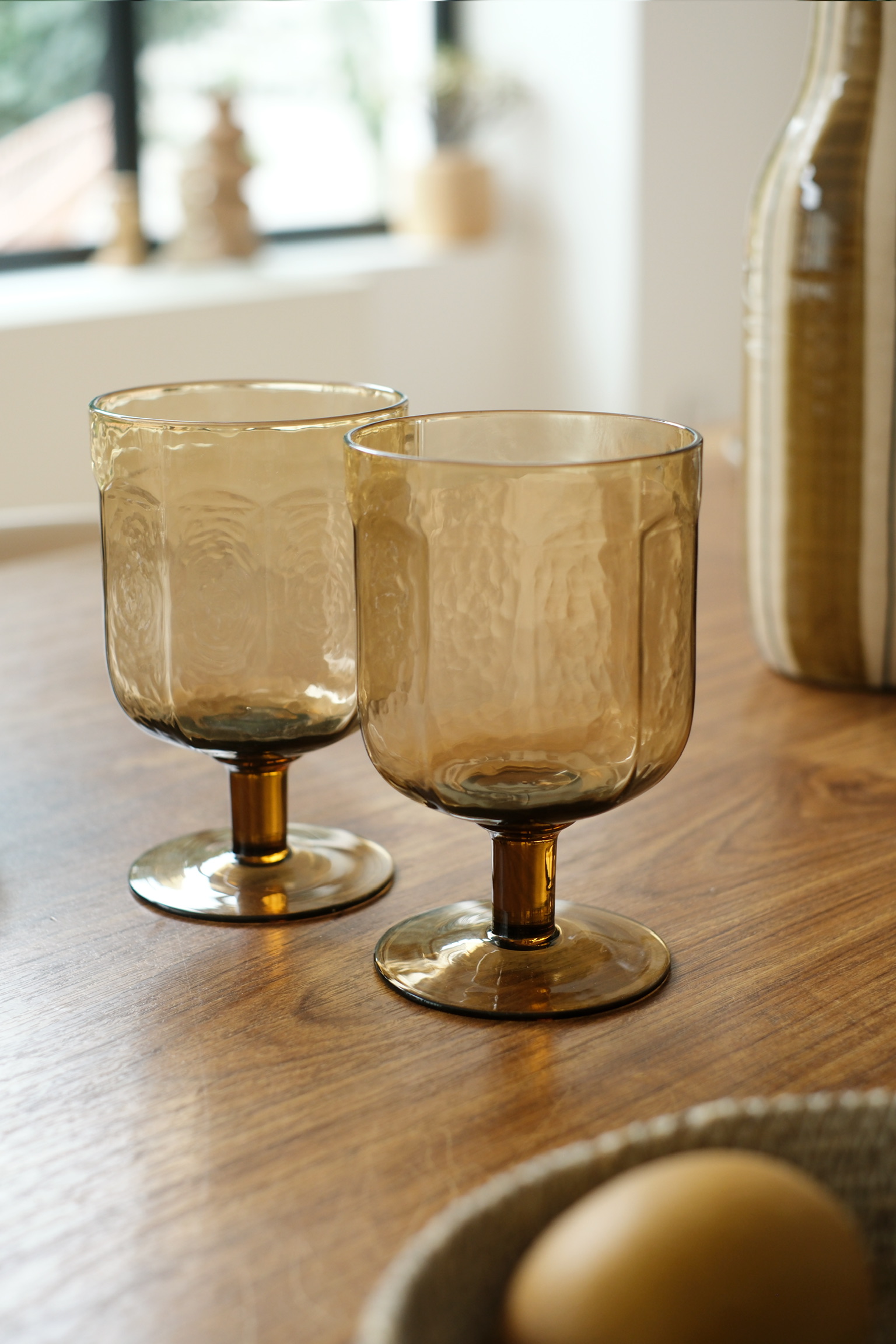 verre à pied ambré côtelé