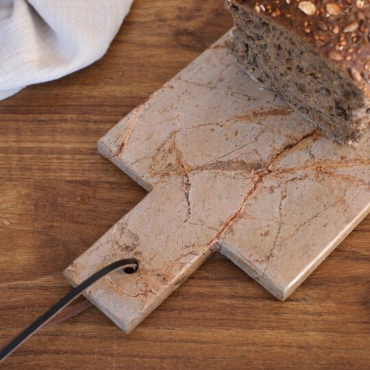 détail planche à découper en marbre