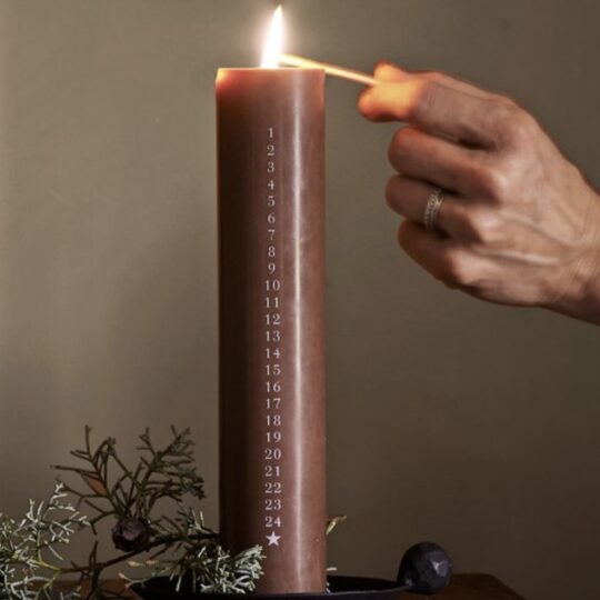 Bougie de l'avent marron