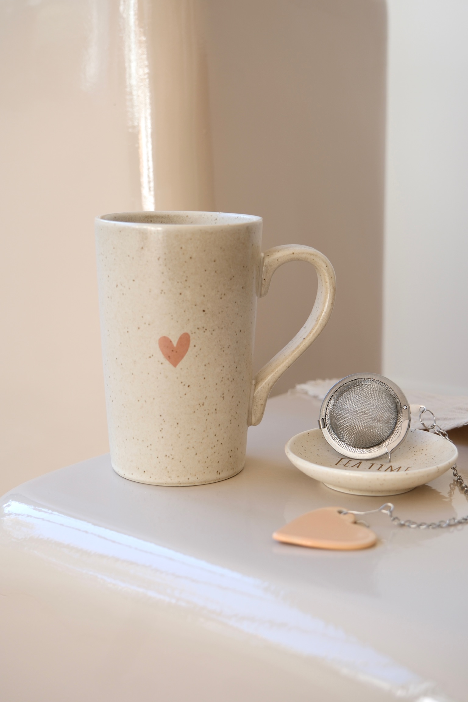 tasse à thé porcelaine soucoupe et boule à thé