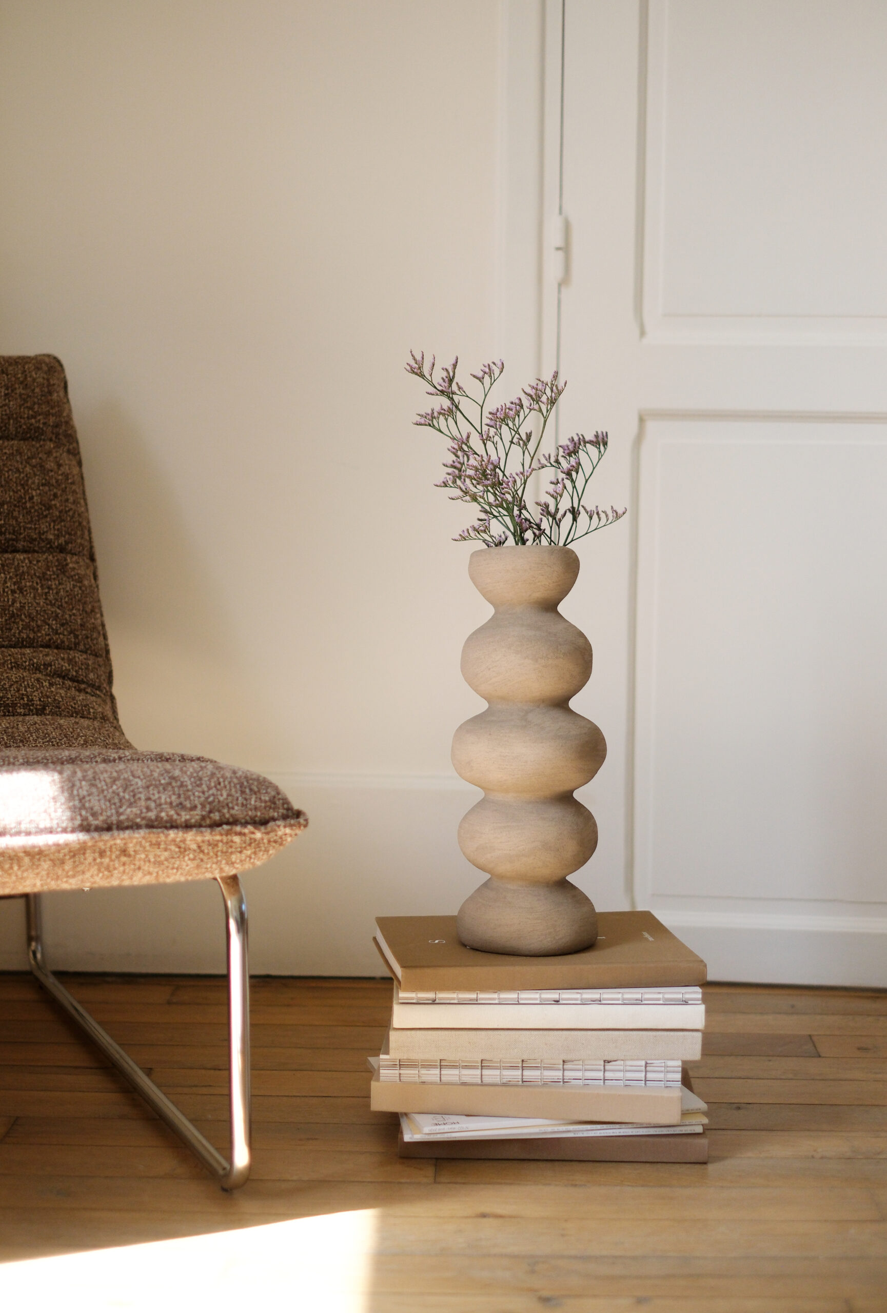 Vase en céramique ondulé – Image 1