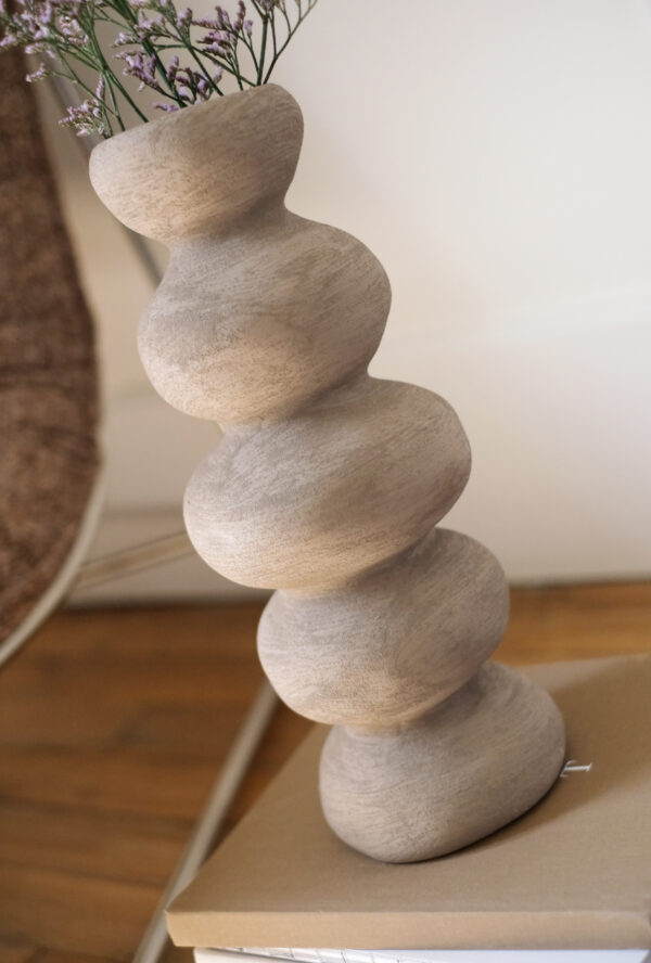 Vase en céramique ondulé