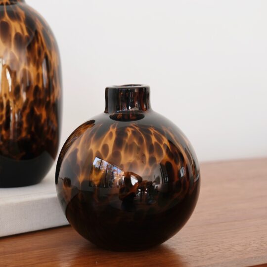vase rond léopard