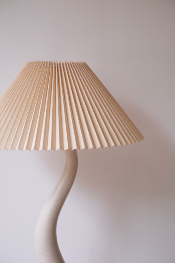 détail lampe organique ondulée