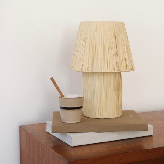 lampe à poser en raphia