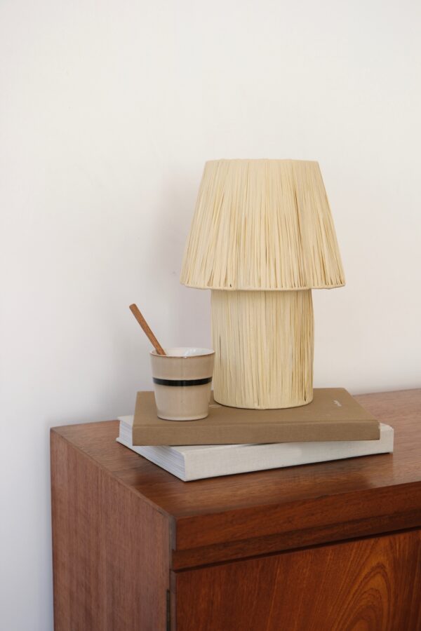 lampe à poser en raphia