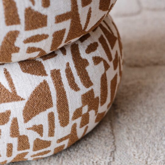détail pouf beige marron