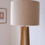 détail Lampadaire en bois de manguier