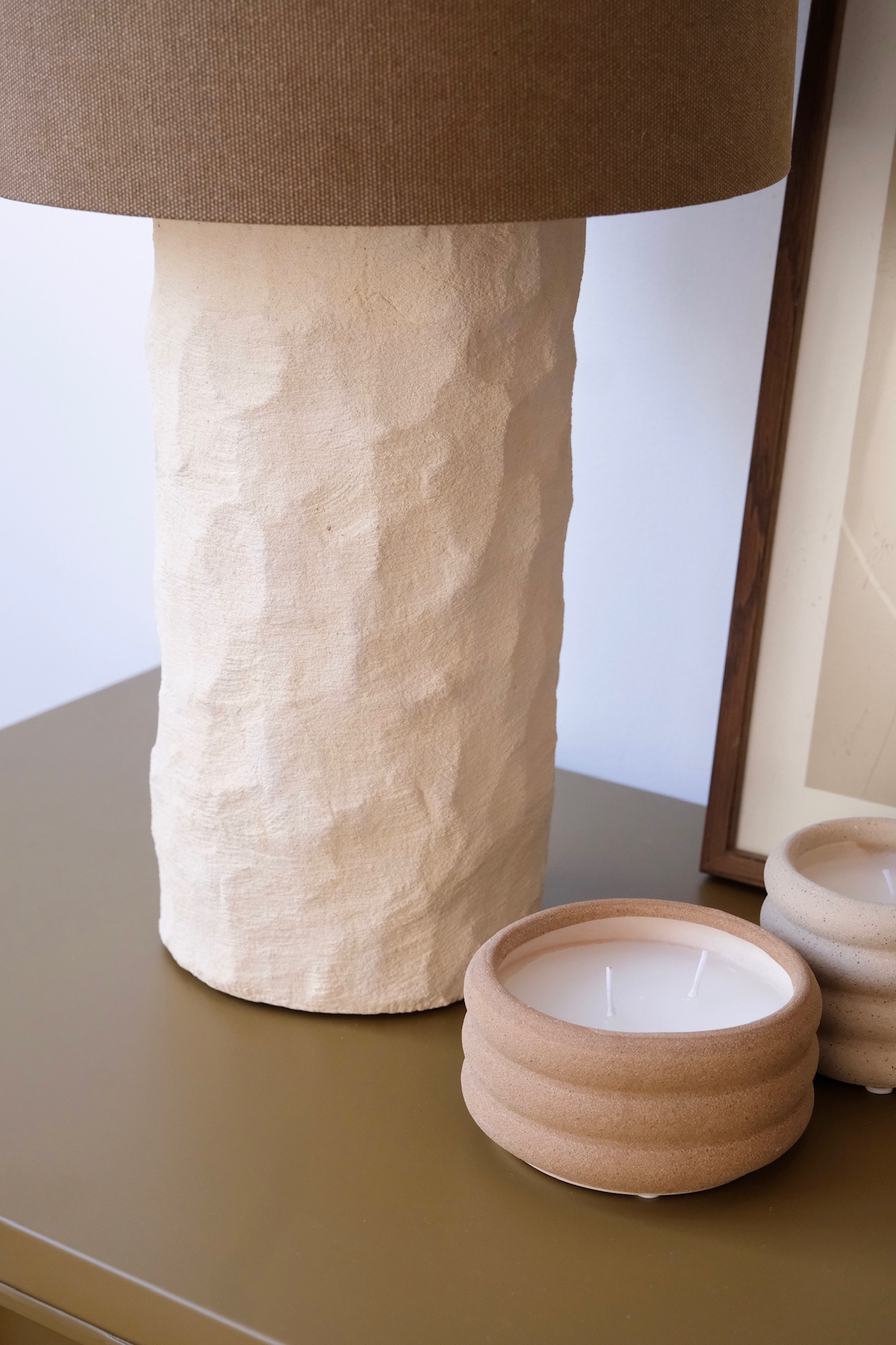 détail lampe à poser grès