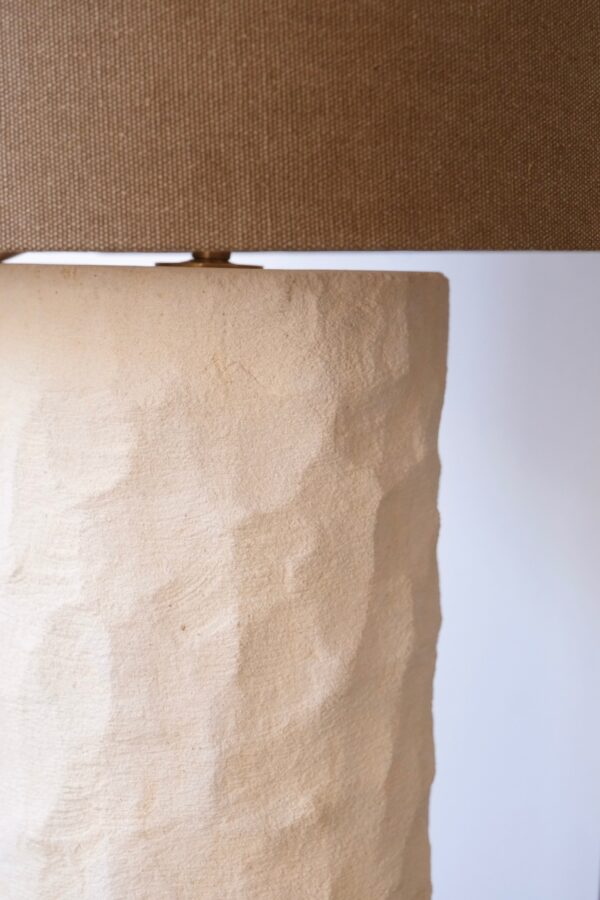 détail lampe à poser grès