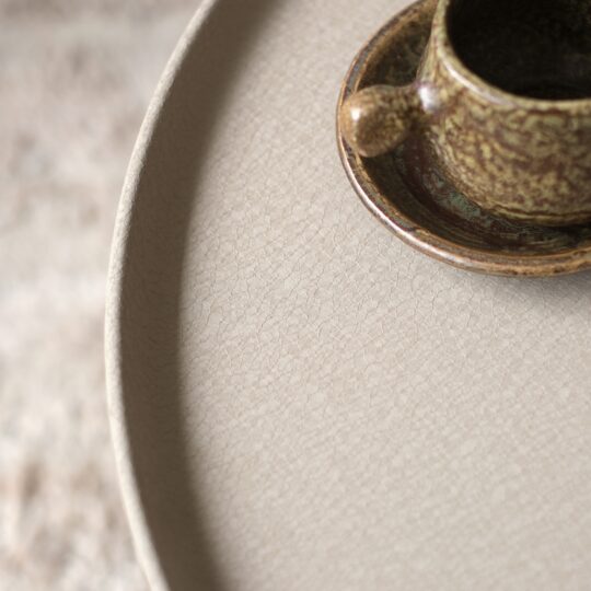 Table d'appoint métal beige texturé – Image 5