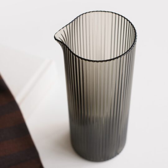 Pichet cannelé fumé gris 400ml – Image 2