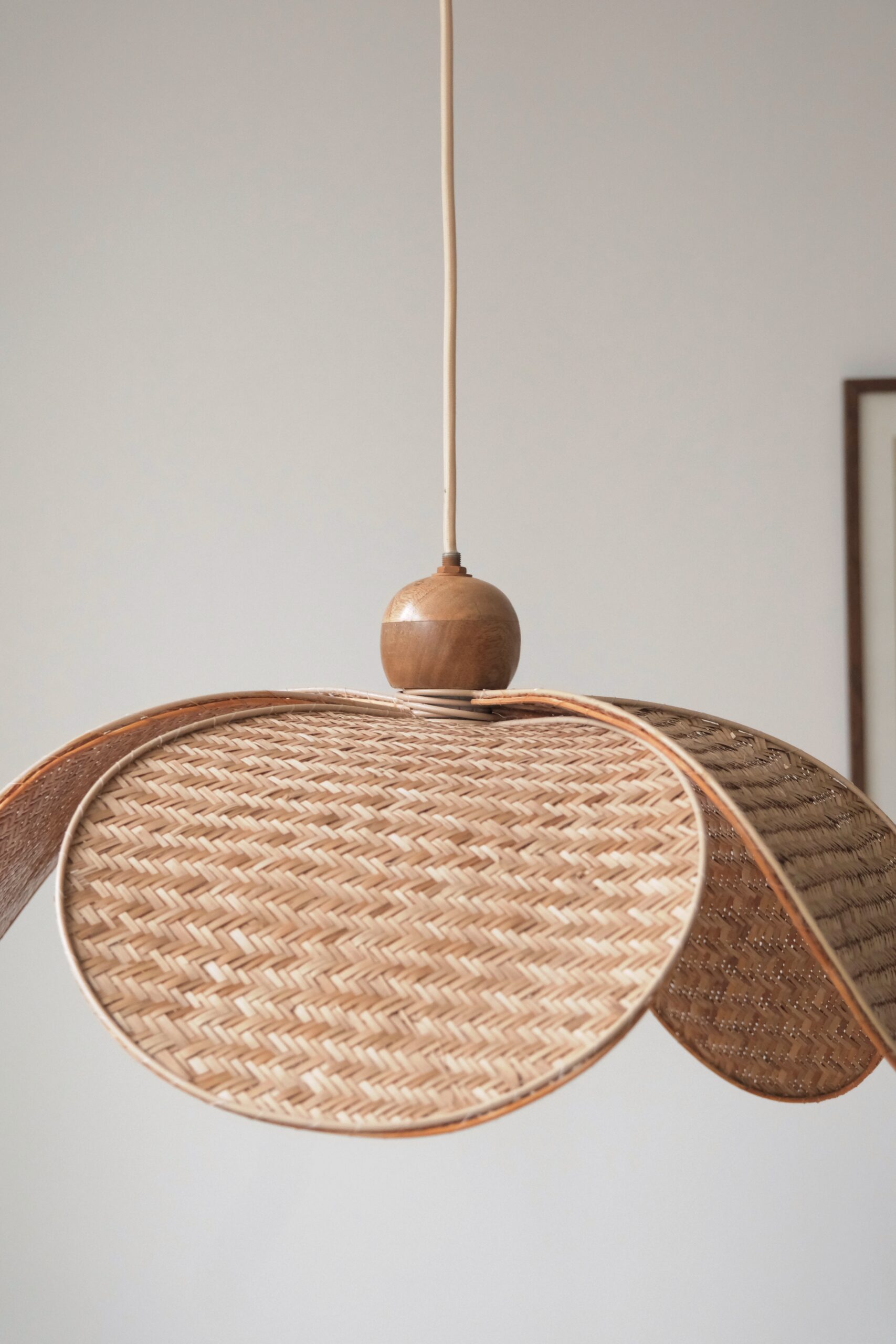 suspension pétale en rotin