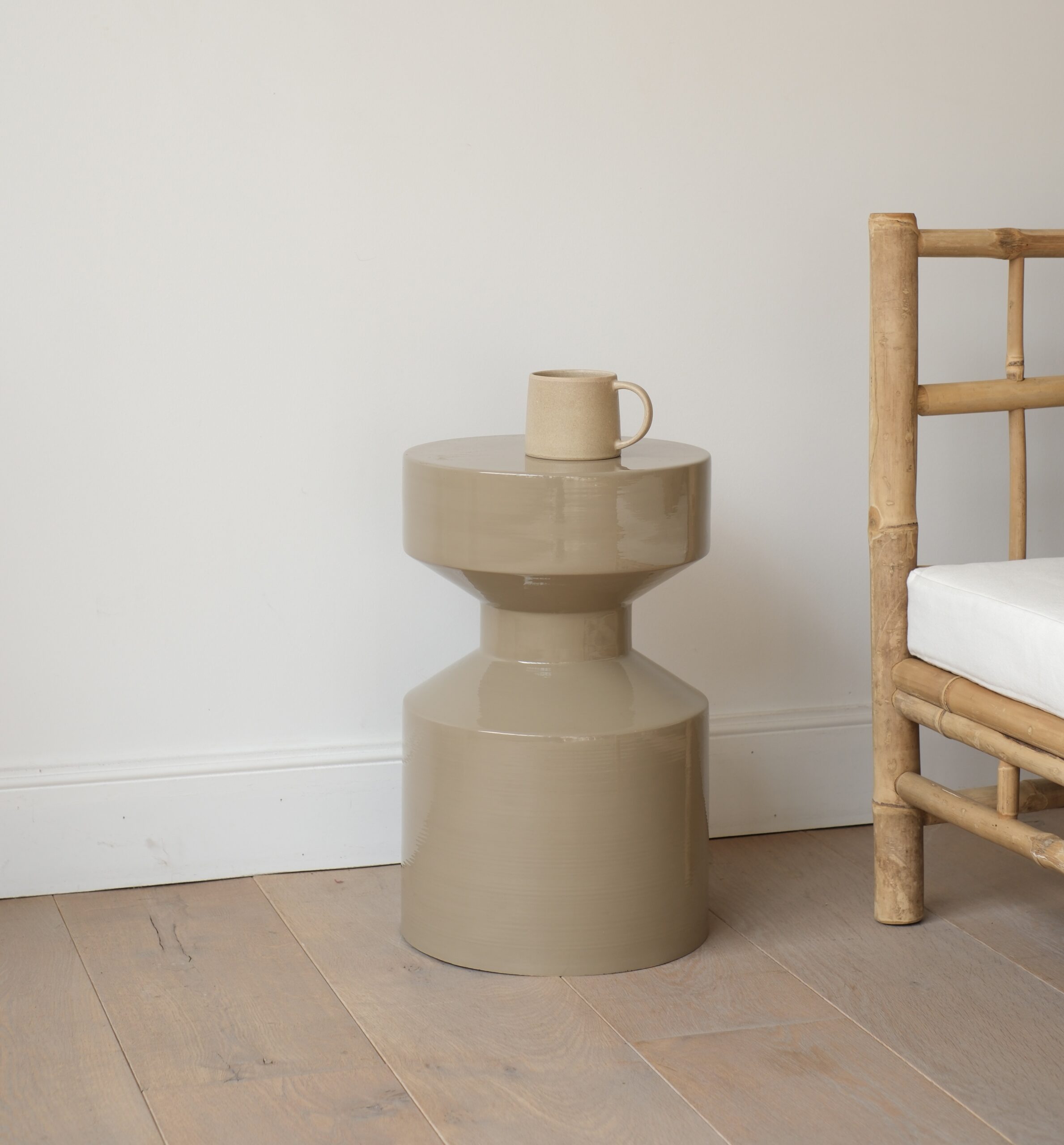 bout de canapé beige